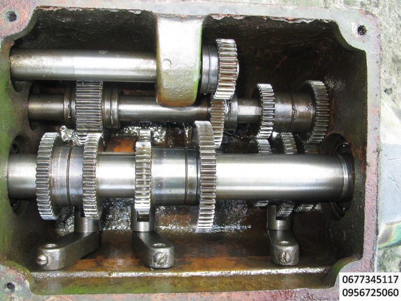 Токарно-винторезный станок ТВШ-2 , шпиндельная бабка, токарный патрон, станок токарный самодельный, школьник , шпиндель км 2 , отверствие в шпинделе 15 мм,  шаг нарезаемых резьб 0,6; 0,8: 1,0 мм, коробка школьник